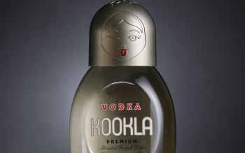 VODKA KOOKLA  (poupée en  Russe ) est une nouvelle Vodka Charentaise 
